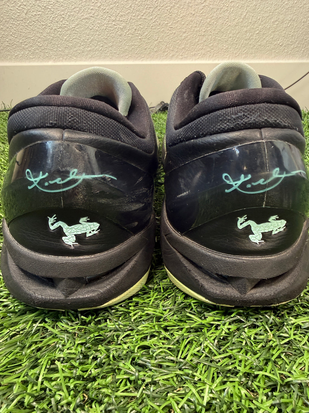 Kobe 7 “Dart Frog” (Size 14)