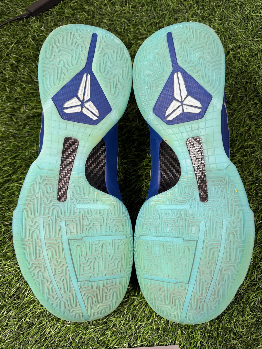 Kobe 5 “X-Ray” (Size 13.5)