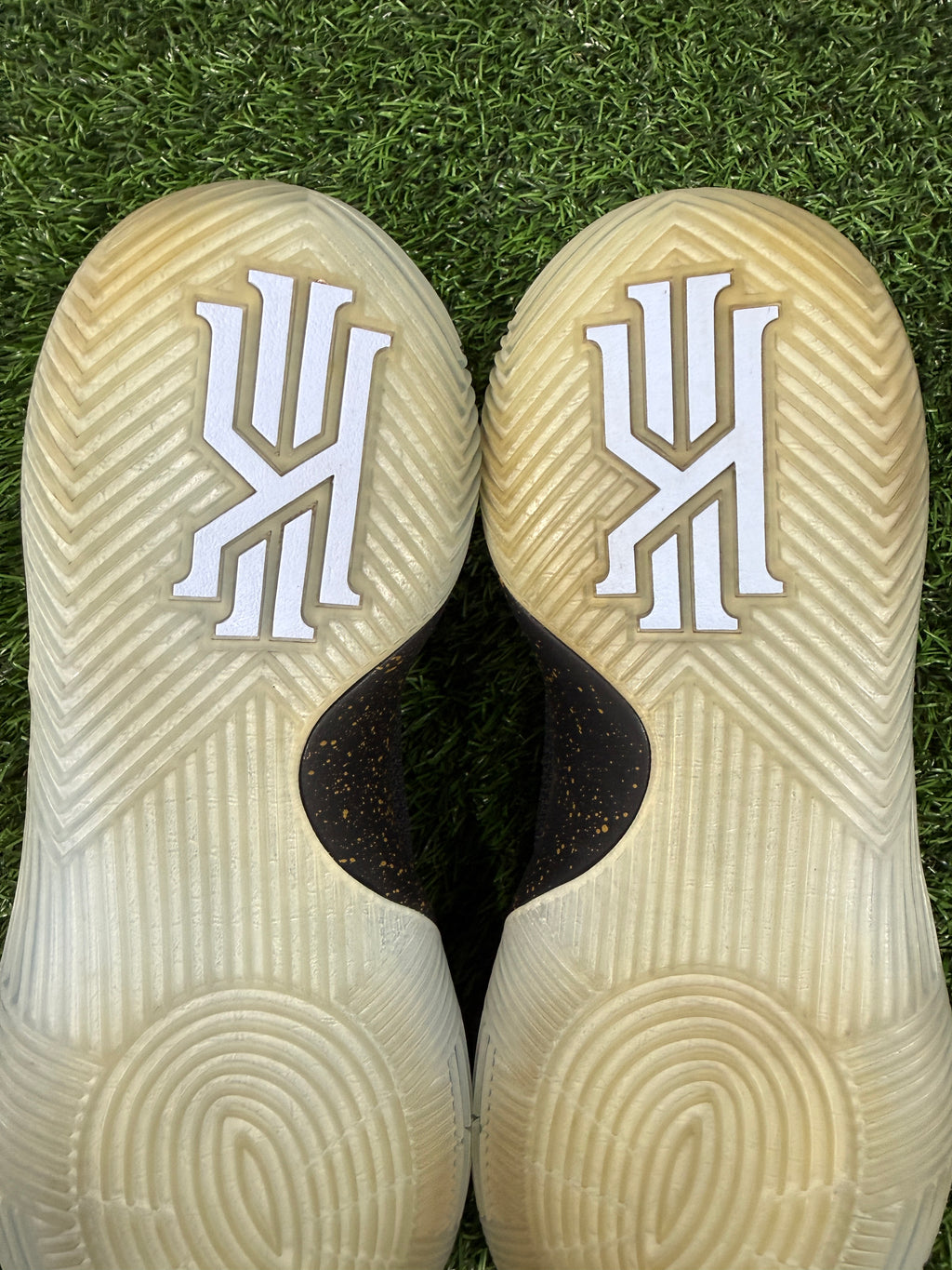 Kyrie 2 ID “Black & Gold” (Size 14)