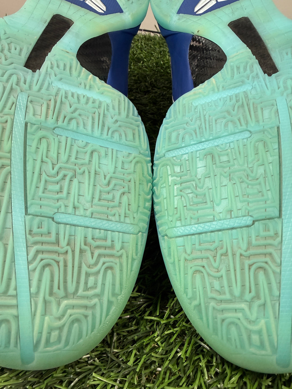 Kobe 5 “X-Ray” (Size 13.5)