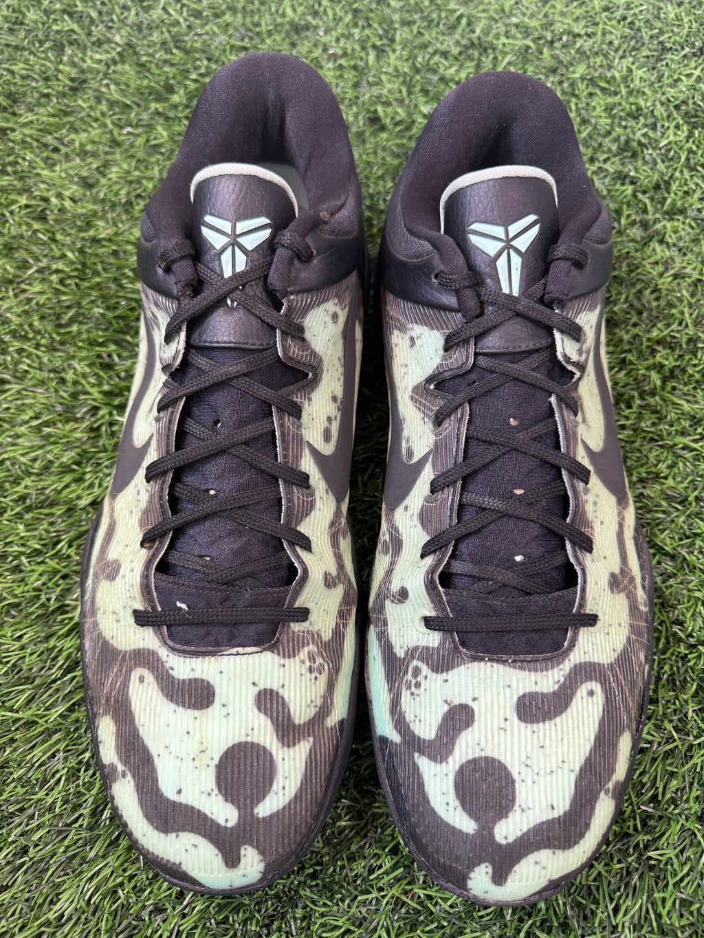 Kobe 7 “Dart Frog” (Size 14)