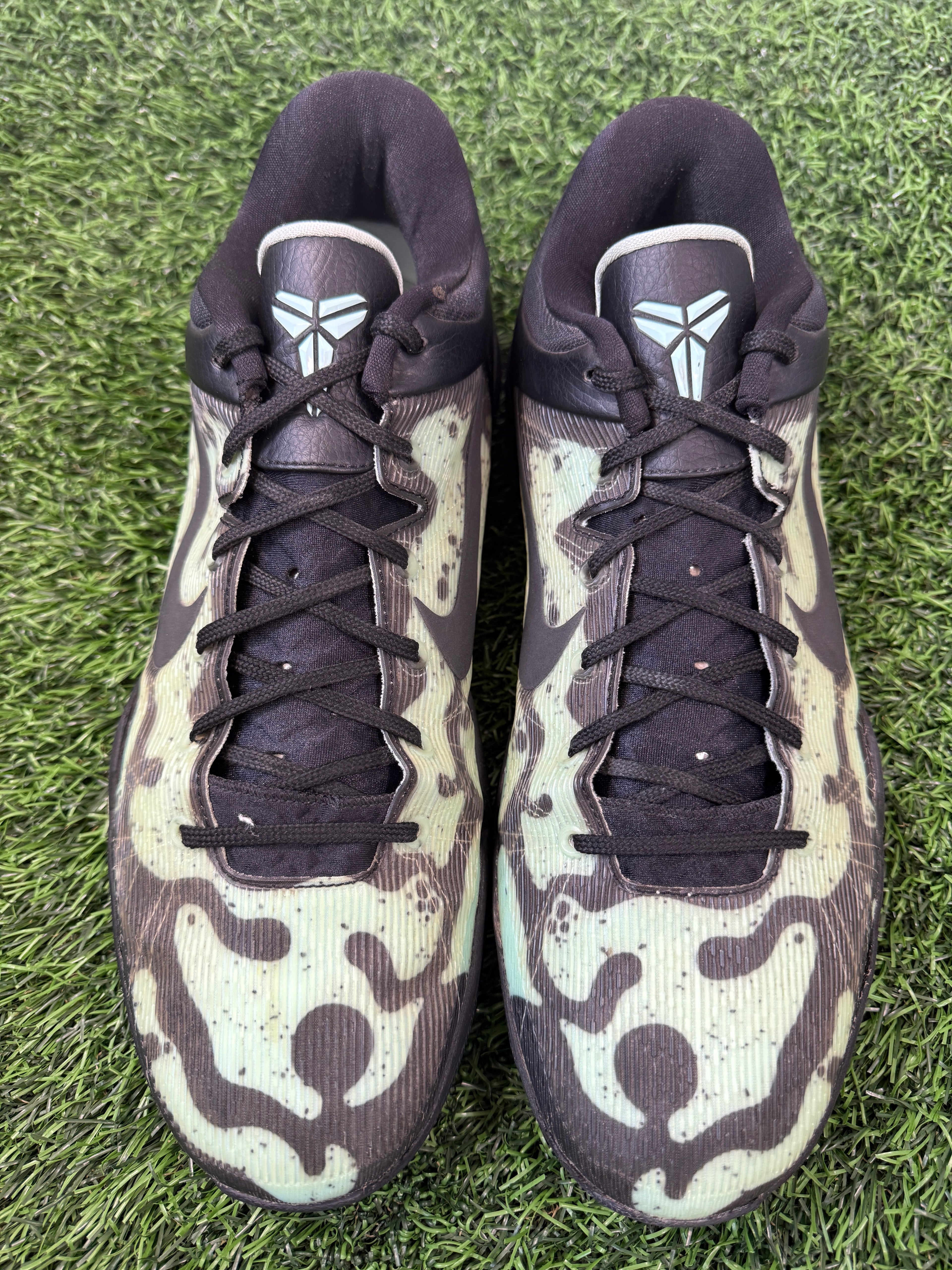 Kobe 7 “Dart Frog” (Size 14)