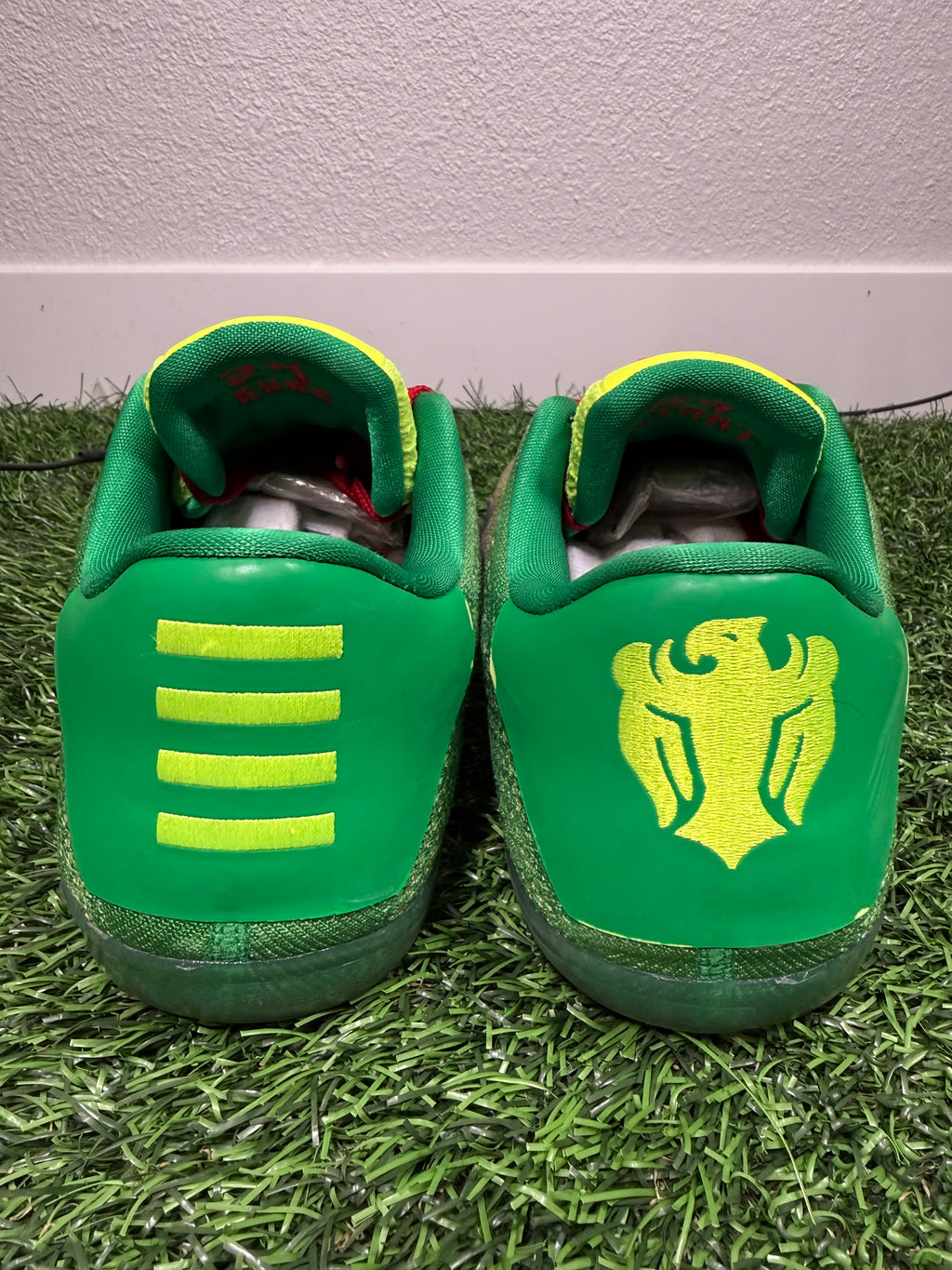 Kobe 11 ID “Grinch” (Size 11.5)