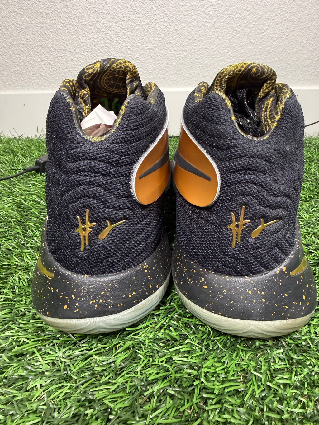 Kyrie 2 ID “Black & Gold” (Size 14)