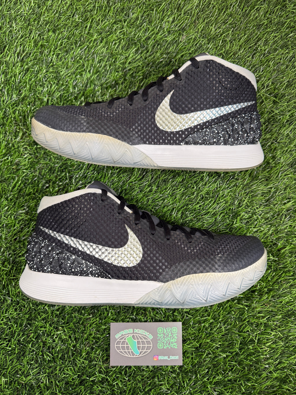 Kyrie 1 ID “Oreo” (Size 9)-Mase Kicks